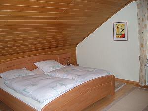Erstes Schlafzimmer